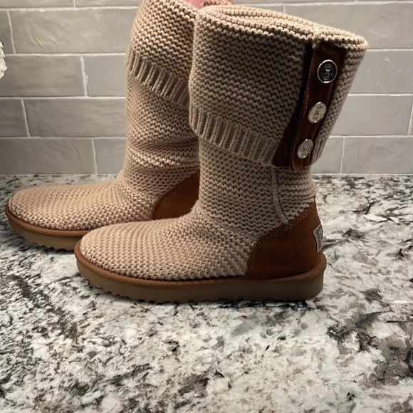 UGG Purl Cardy Knit Boot - Picture 8 of 11